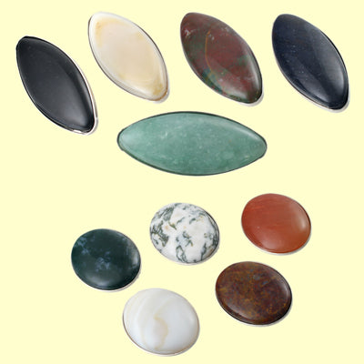 Sortiment 10 Broschen mit Steincabochons