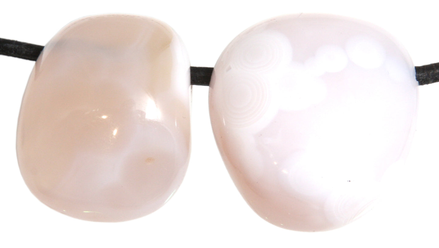 Chalcedon rosa Trommelstein durchbohrt