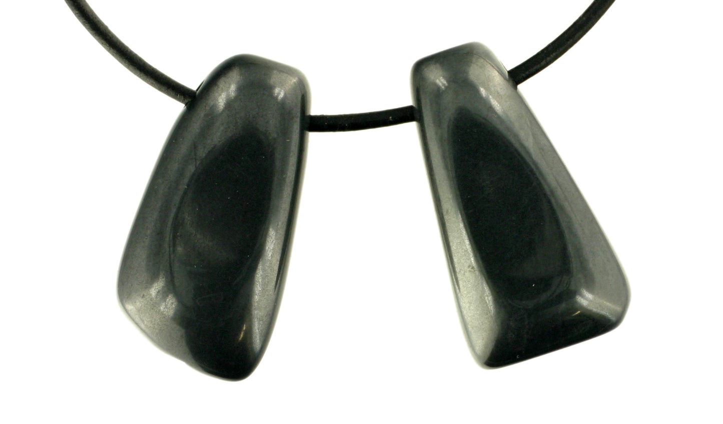 Hämatit-Magnetit Triangel durchbohrt