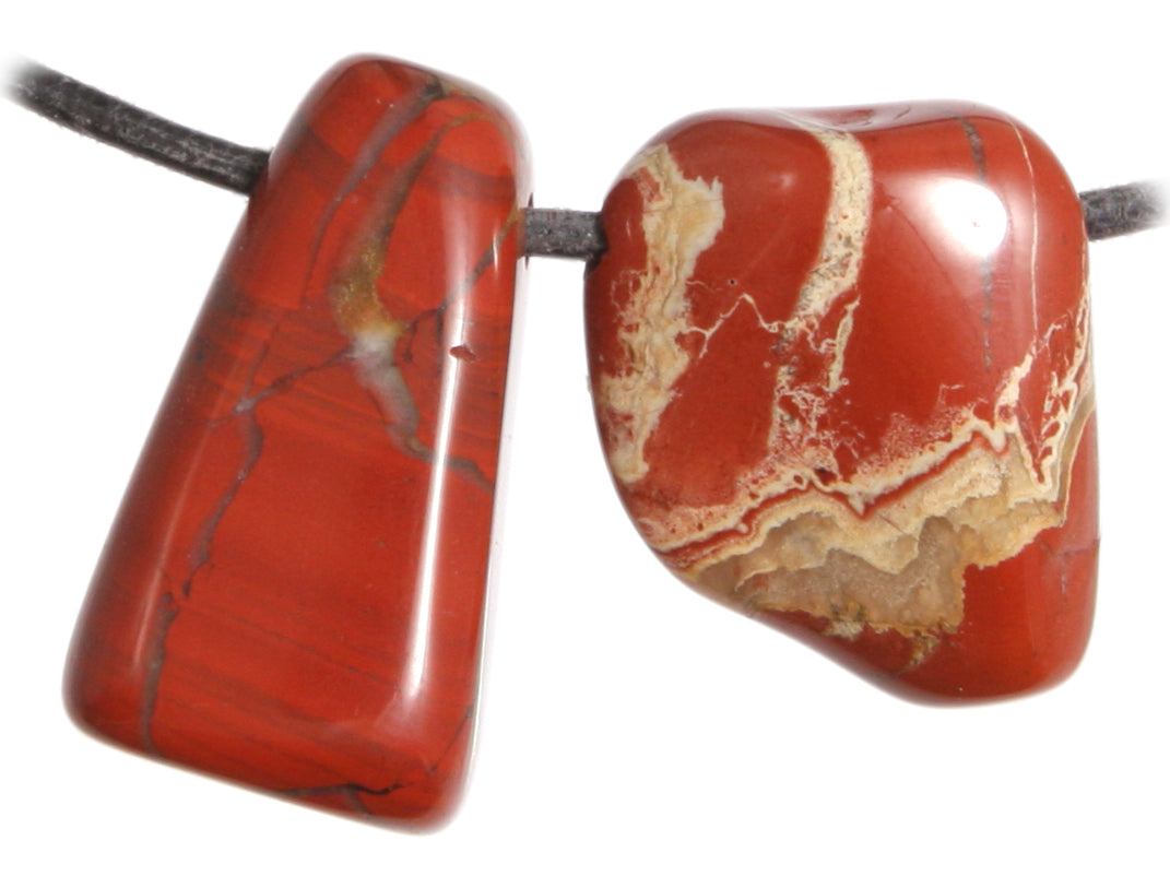 Jaspis rot Trommelstein durchbohrt