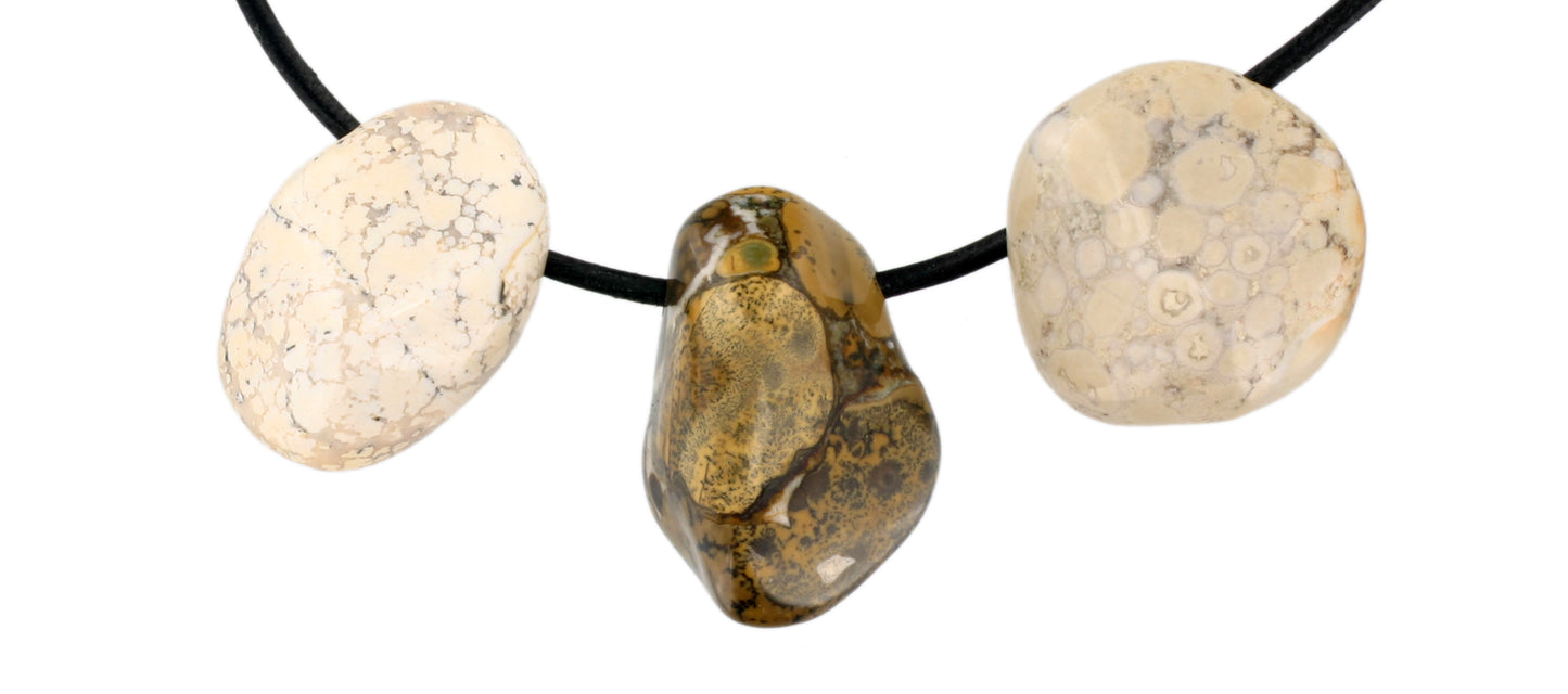 Popjaspis Trommelstein durchbohrt