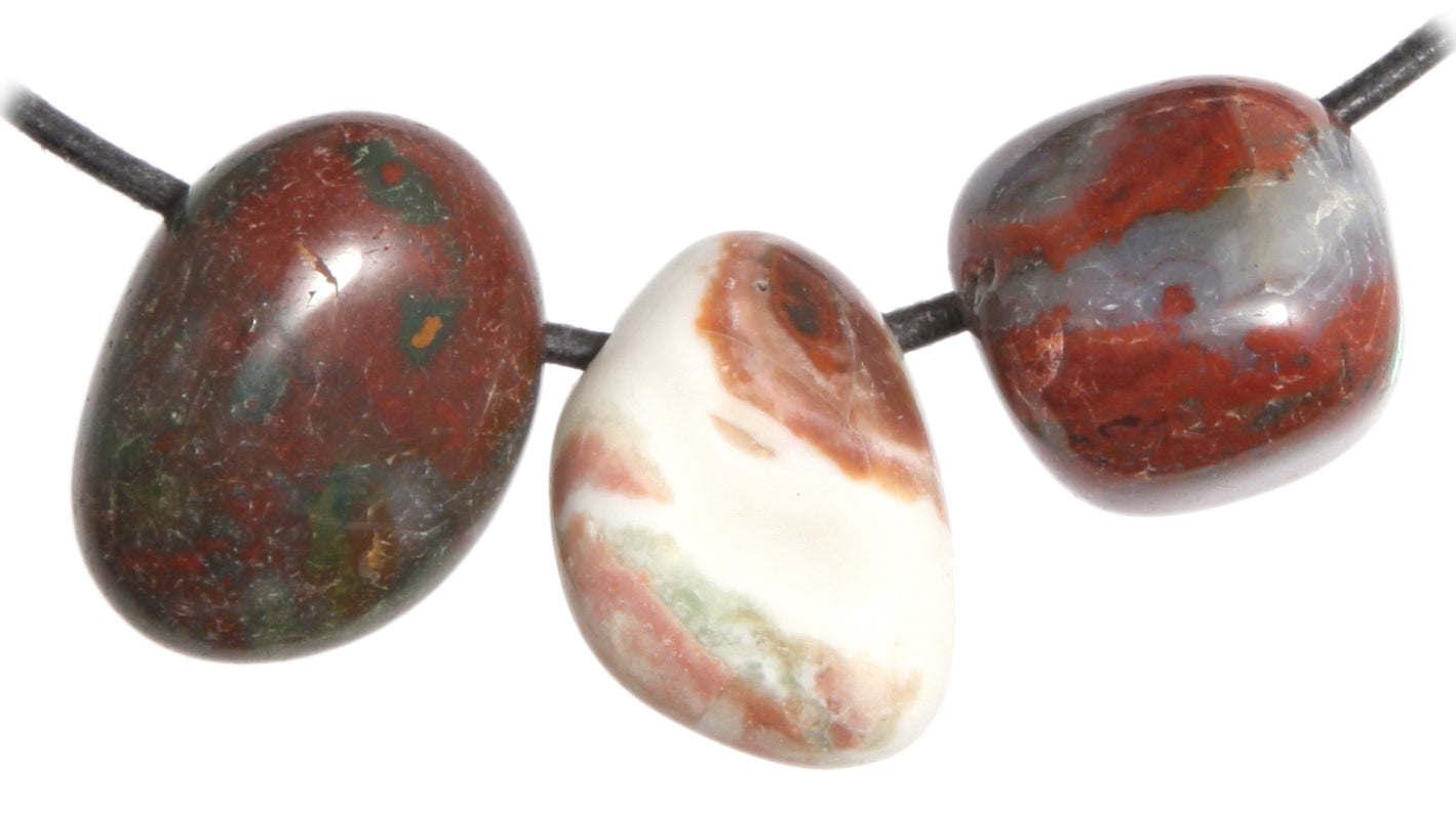 Buntchalcedon Trommelstein durchbohrt