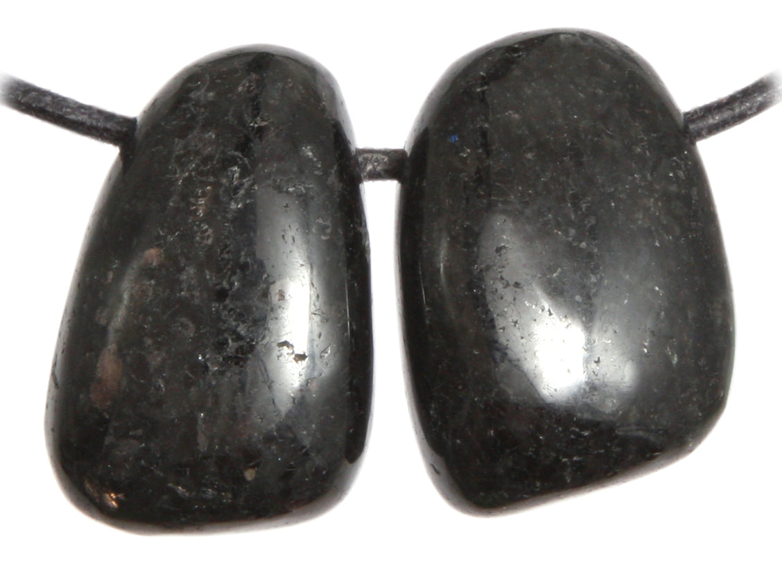 Gabbro mit Bronzit Trommelstein durchbohrt