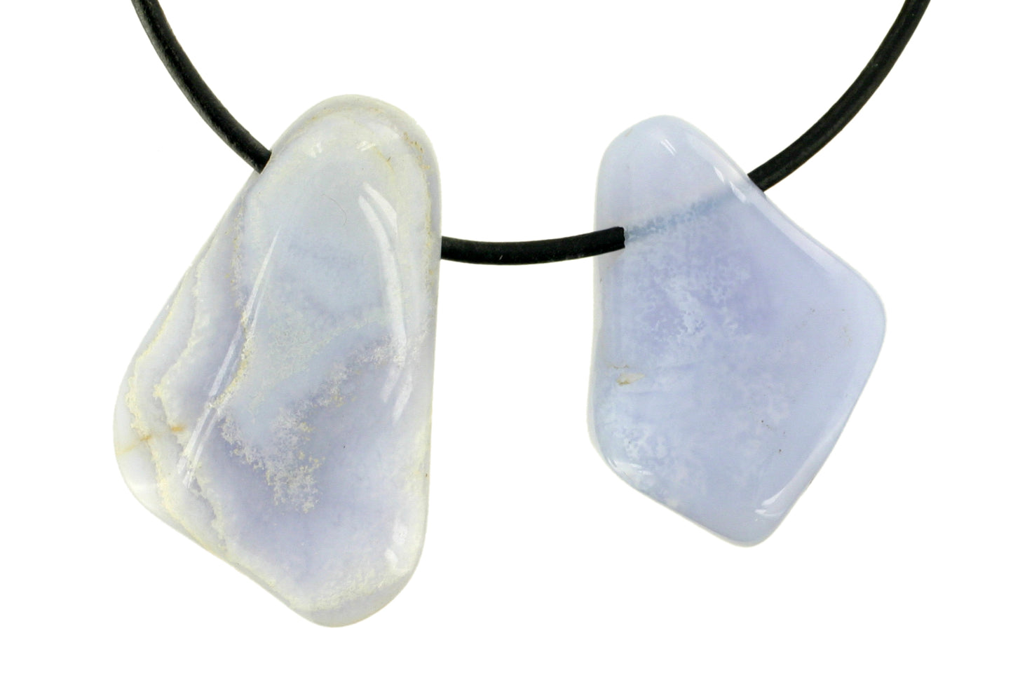 Chalcedon Trommelstein durchbohrt