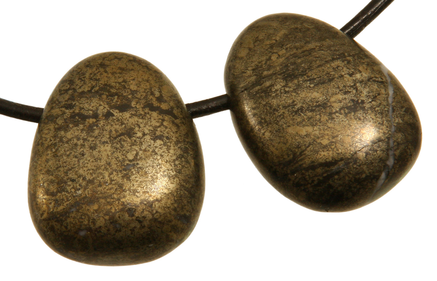 Pyrit Tropfen durchbohrt
