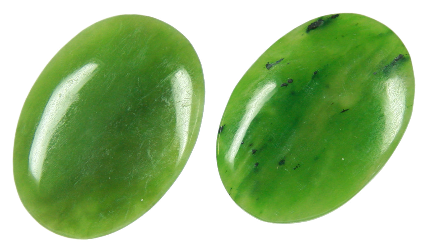 Nephrit-Jade Cabochon 18 x 25 mm